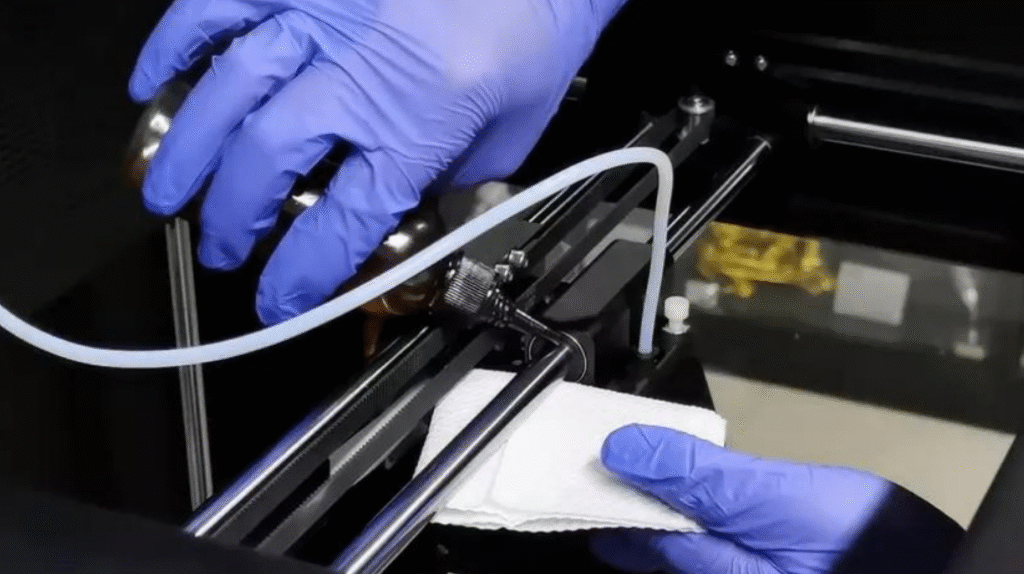 Lubricating oil evenly applied to the guide rod